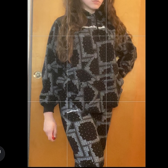 Supply and Demand Two Piece Sweatsuit - Picture 4 of 6